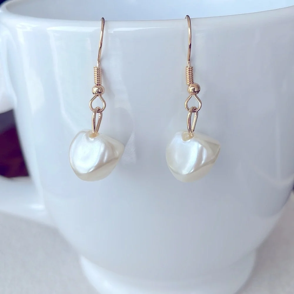 Pearl dangle earrings